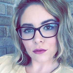 Meet your Posher, Monique